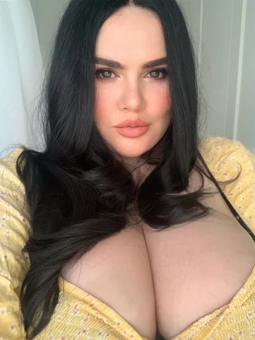 Photo of model @lexyluofficial