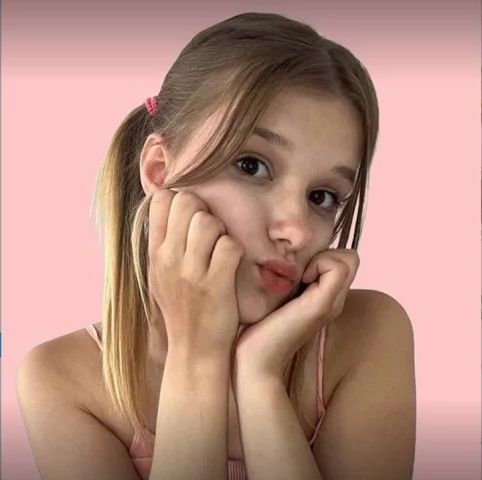 Photo of model @liliybunnygirl