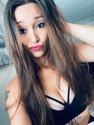 Photo of model @lilkitty_hotwife