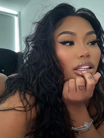 Photo of model @lissythedoll