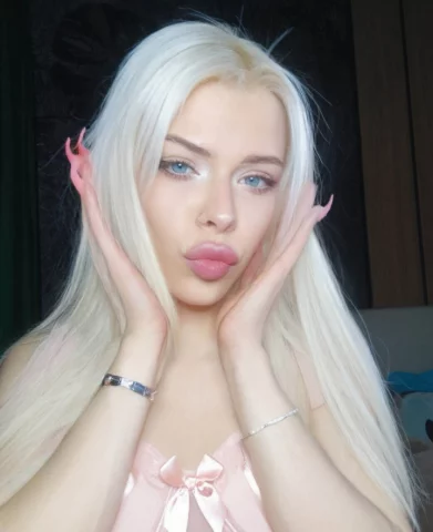 Photo of model @littlesabrina