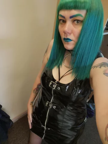 Photo of model @livin_dead_girl