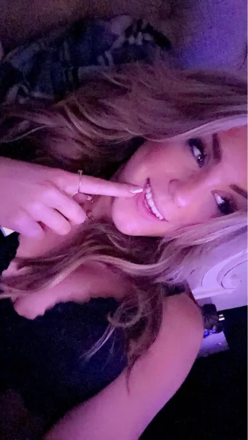 Photo of model @livxoxo00