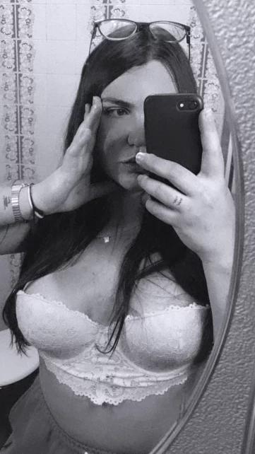 Photo of model @llarissabbr