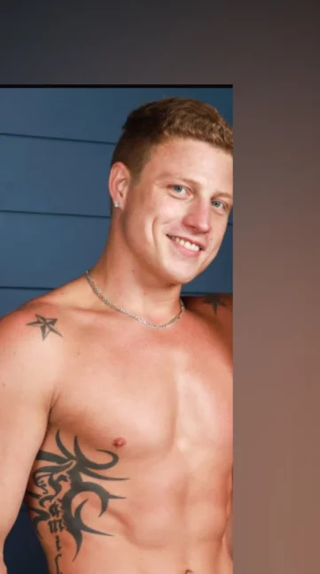 Photo of model @loganaarons