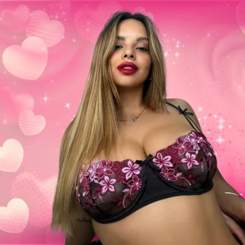 Photo of model @lolaavalentino