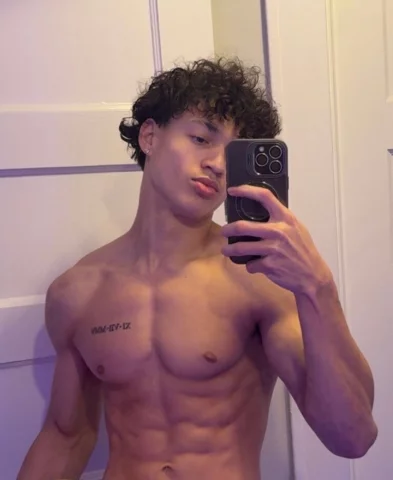 Photo of model @loverrboyleo