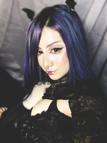 Photo of model @lucybleufree