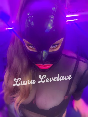Photo of model @luna-lovelace