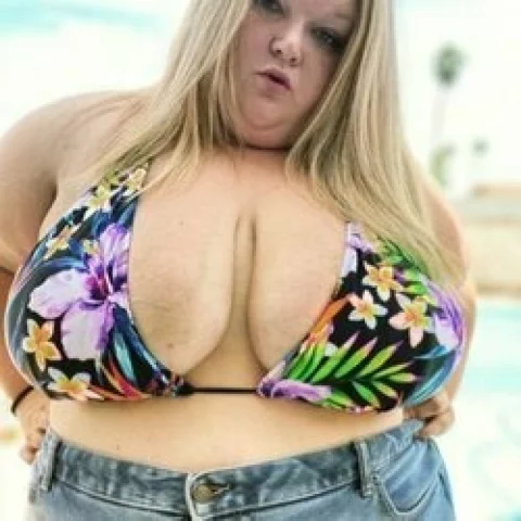 Photo of model @lusciouslaura00