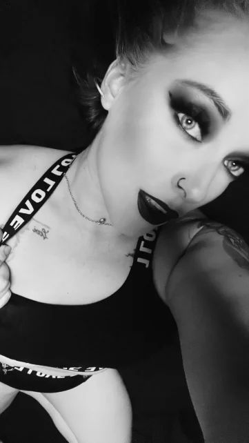 Photo of model @luvednwanted