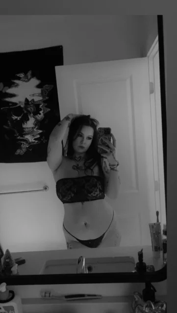 Photo of model @luvvvmia