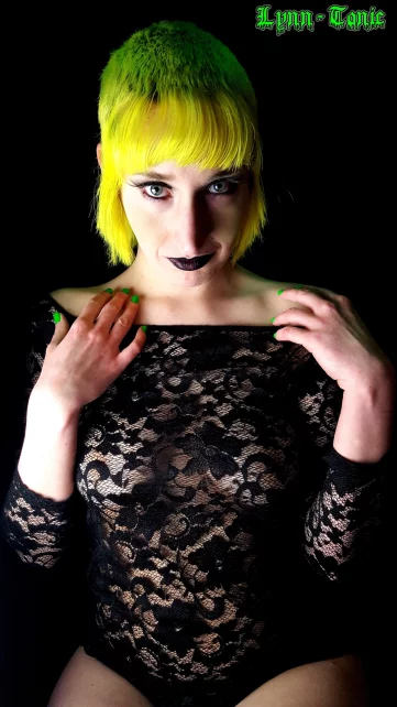 Photo of model @lynn-tonic-free