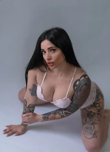 Photo of model @melthoneyvip