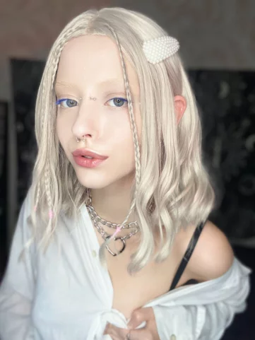 Photo of model @meowkissme