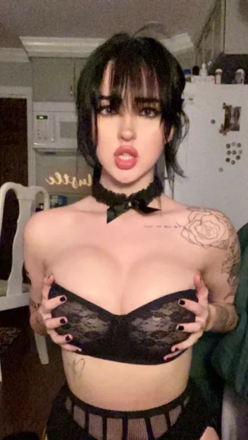 Photo of model @messymegan