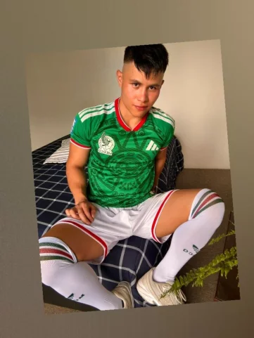 Photo of model @mia012jose