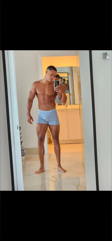 Photo of model @mikey_flex