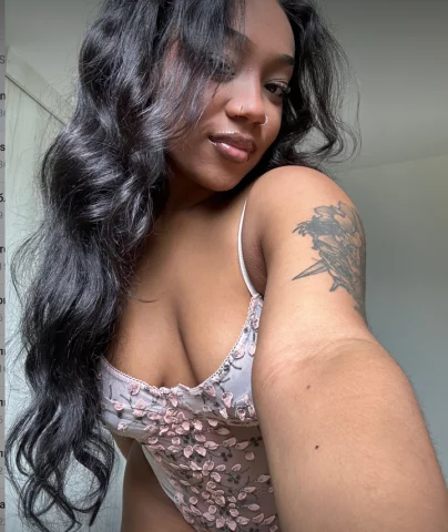 Photo of model @mila_hottie