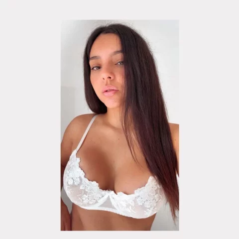 Photo of model @mirelladeluxe