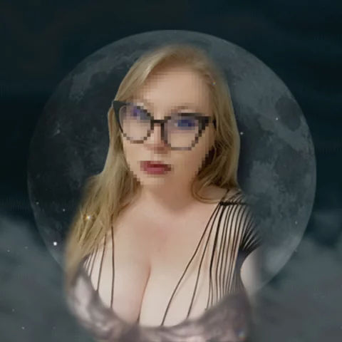 Photo of model @mistress.moonlight