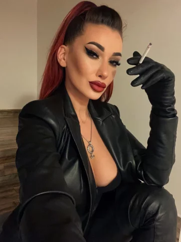 Photo of model @mistressamandaa