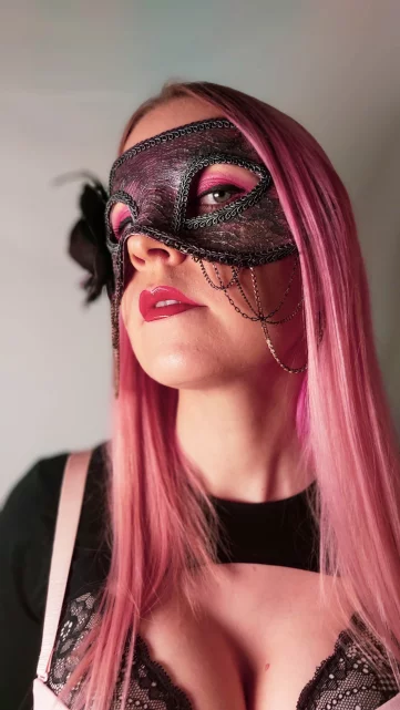 Photo of model @mistressinari