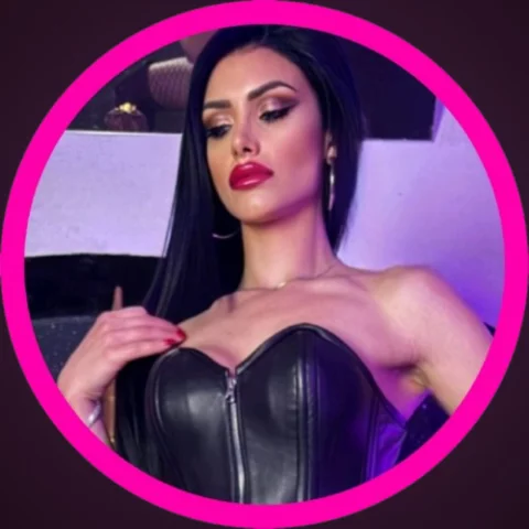 Photo of model @mistressiside