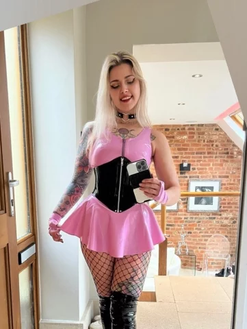 Photo of model @mistressmercyxoxvip