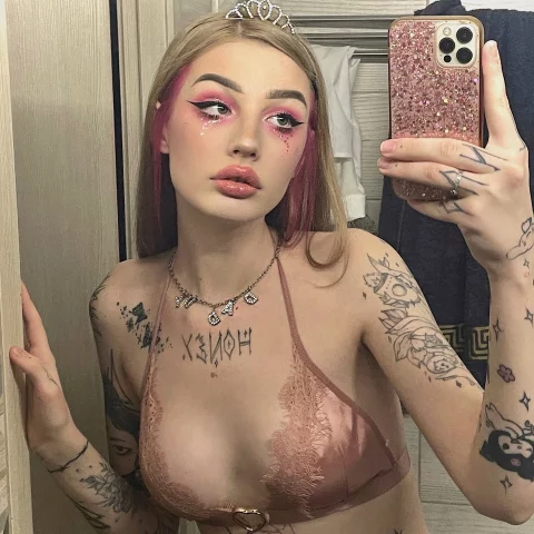Photo of model @molliganbitch