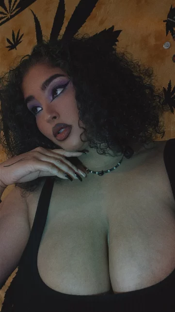 Photo of model @mommybubbie