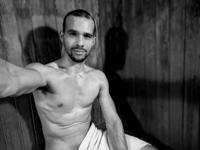 Photo of model @mr.sexxxyee