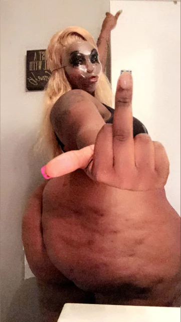 Photo of model @mrs.juicyfruit