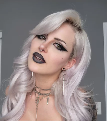 Photo of model @ms_spookykins