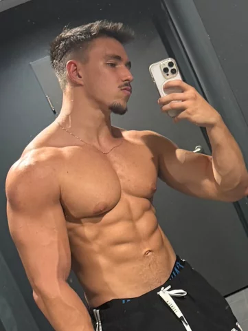 Photo of model @muscledanny