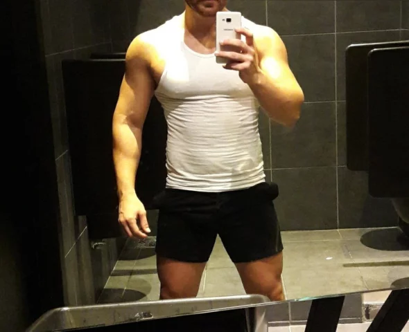 Photo of model @musclehandsomeboy90