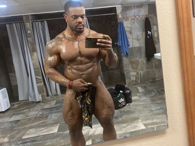 Photo of model @muscleking1