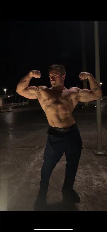 Photo of model @muscles96