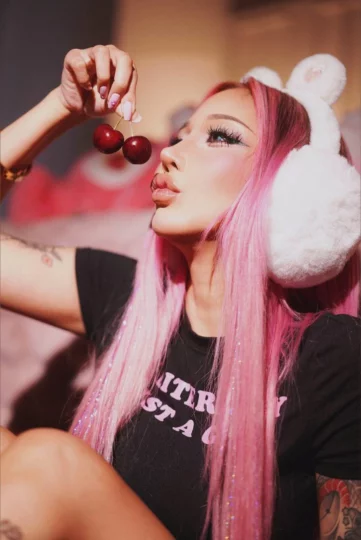 Photo of model @mycheriberryofficial