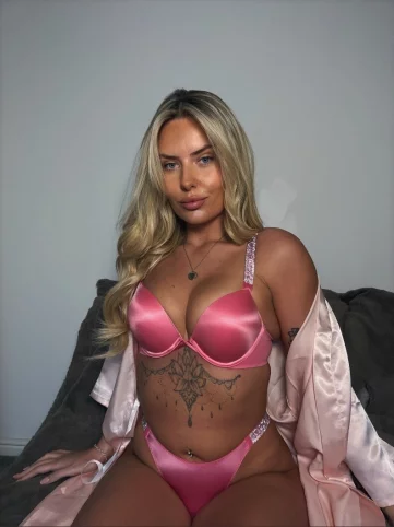 Photo of model @naomiraee