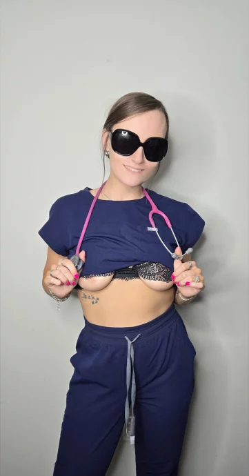 Photo of model @naughtynurseroxanne