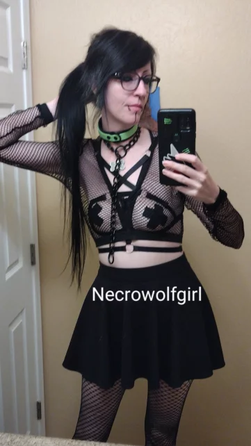 Photo of model @necrowolfgirl