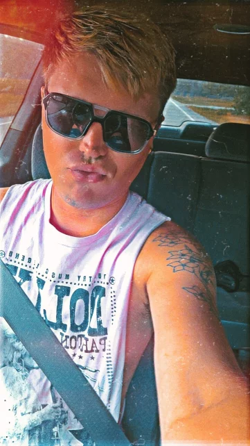 Photo of model @nerdyboyxxxx