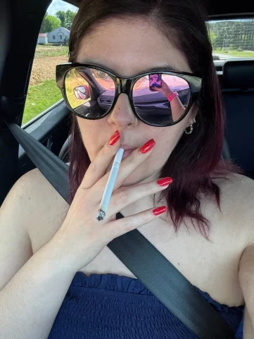 Photo of model @nikkislongnailsfree