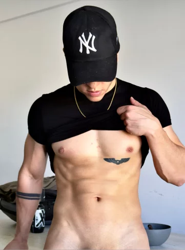 Photo of model @not_so_str8th