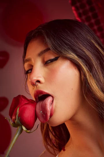 Photo of model @nymphviolet