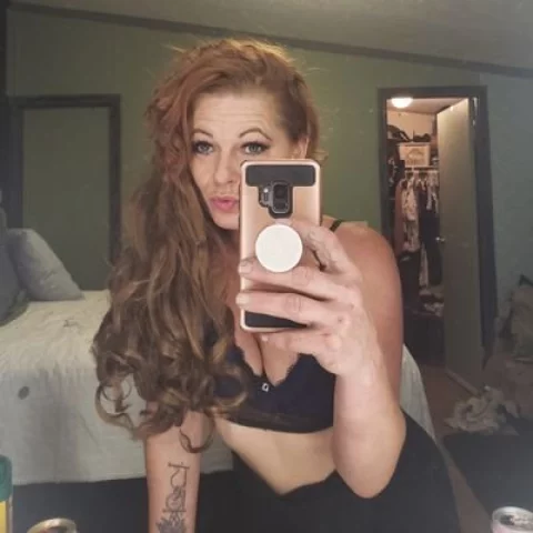 Photo of model @officialfoxyflash