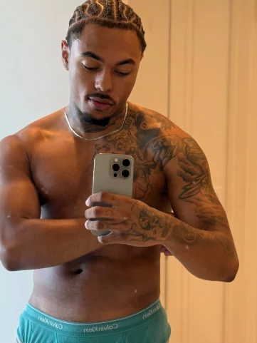 Photo of model @omarlwc