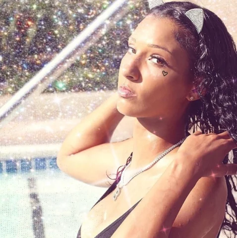 Photo of model @paidpriestess