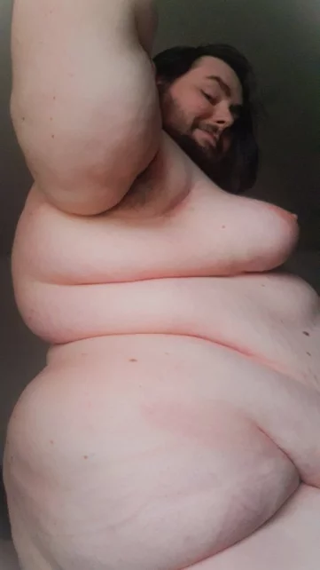 Photo of model @pearshapedbear